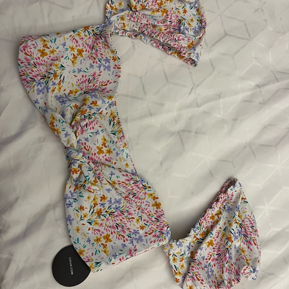 Lulu’s floral top - Picture 2 of 4